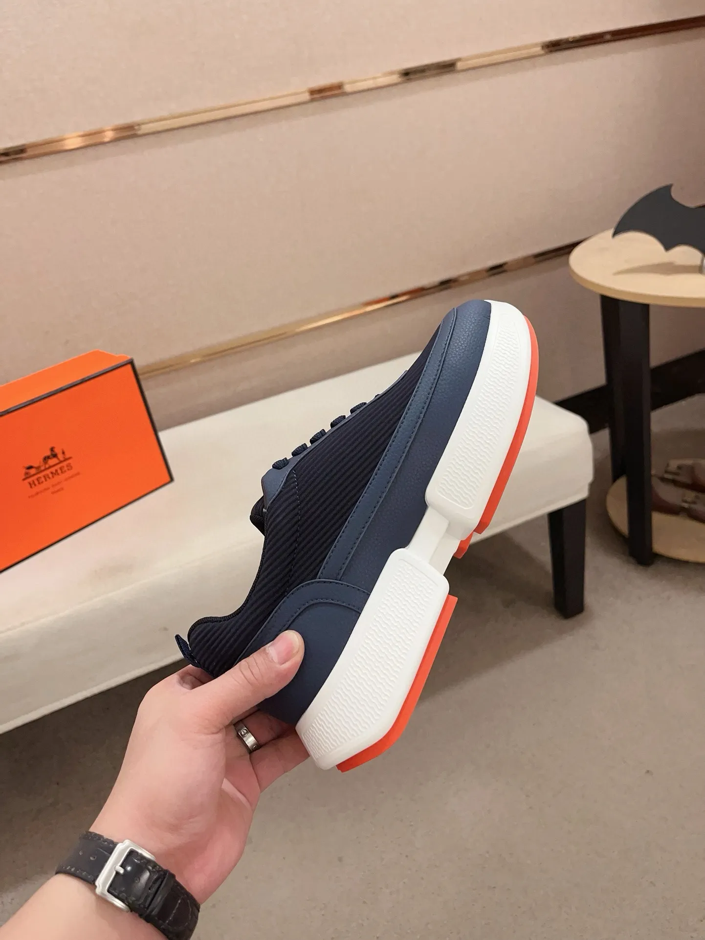 Men's clothing and shoes💰: 440💰《HERMES》【Classic original single version】Hermès; top 🔝purchasing agent🔍🔍men's latest 🇺🇸 counter sales simultaneously, imported from Italy original ▲▲cowhide ▲▲ (high-end, nobility, class) ) Exquisite workmanship (Italian 🇮🇹 imported water-dyed 🐂 cowhide lining) sole: original sole provided by the original factory, ⚠️exclusive double-layer activity·TPR·rubber·combined molded outsole; super comfortable·wear-resistant·non-slip·environmental protection The real thing is more beautiful if you take the real thing (high quality, follow the order). You can enter and exit the counter at will * Number of yards: 38-44 (45 can be customized and cannot be returned or exchanged)